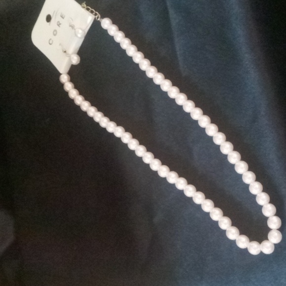 Designer core Single strand pink faux pearl necklace & earrings set - Picture 4 of 4